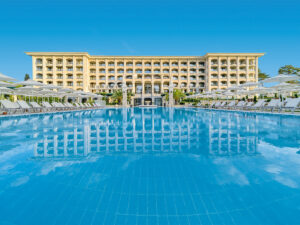 Buche jetzt deinen Traumurlaub im Hotel Astor Garden in  ➝ schon ab 694 €!