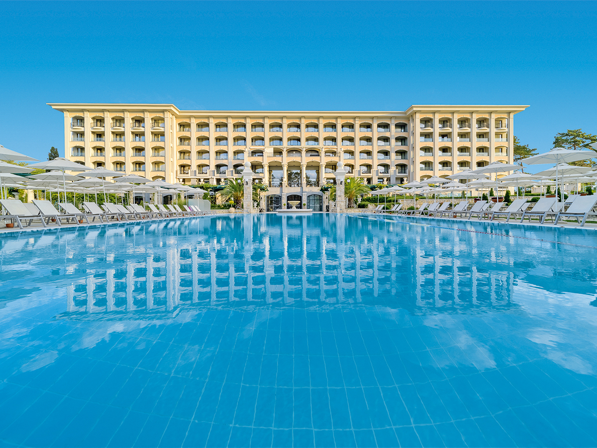 Buche jetzt deinen Traumurlaub im Hotel Astor Garden in  ➝ schon ab 694 €!