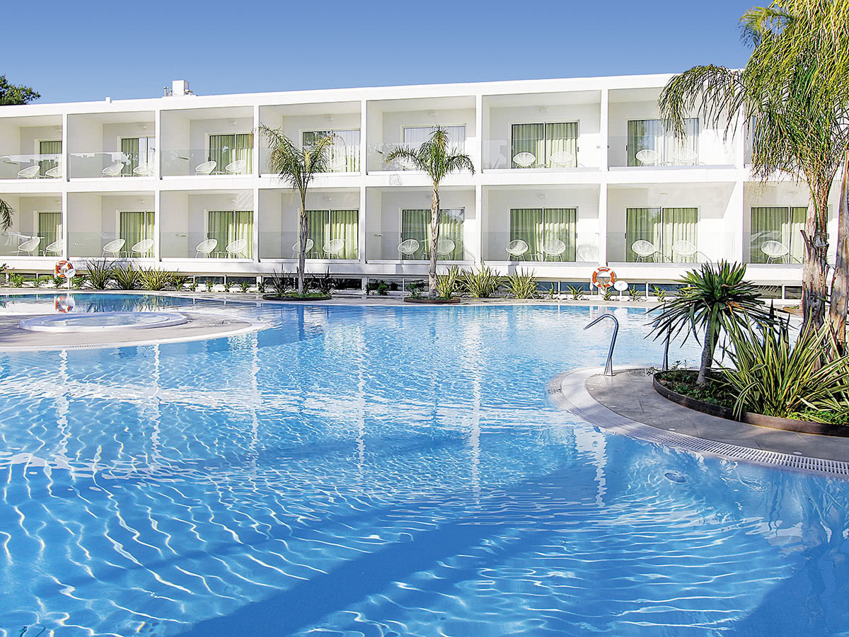 Buche jetzt deinen Traumurlaub im Hotel BG Caballero in  ➝ schon ab 889 €!