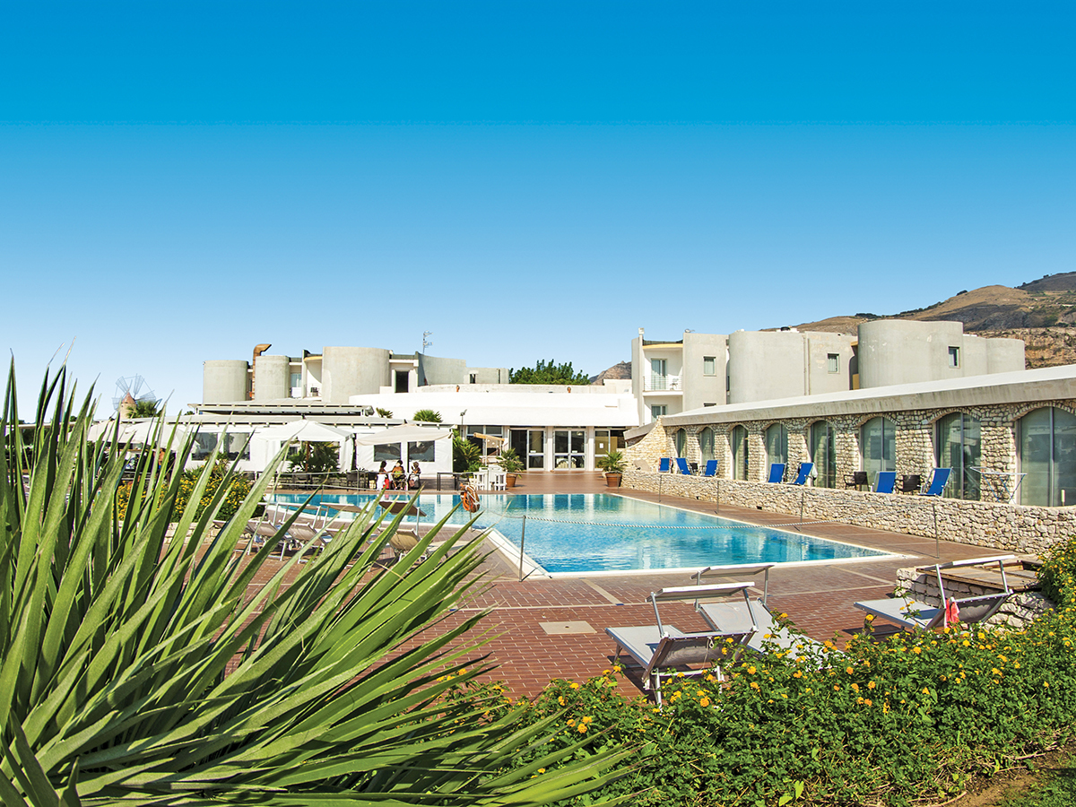 Buche jetzt deinen Traumurlaub im Hotel Baia dei Mulini in  ➝ schon ab 889 €!