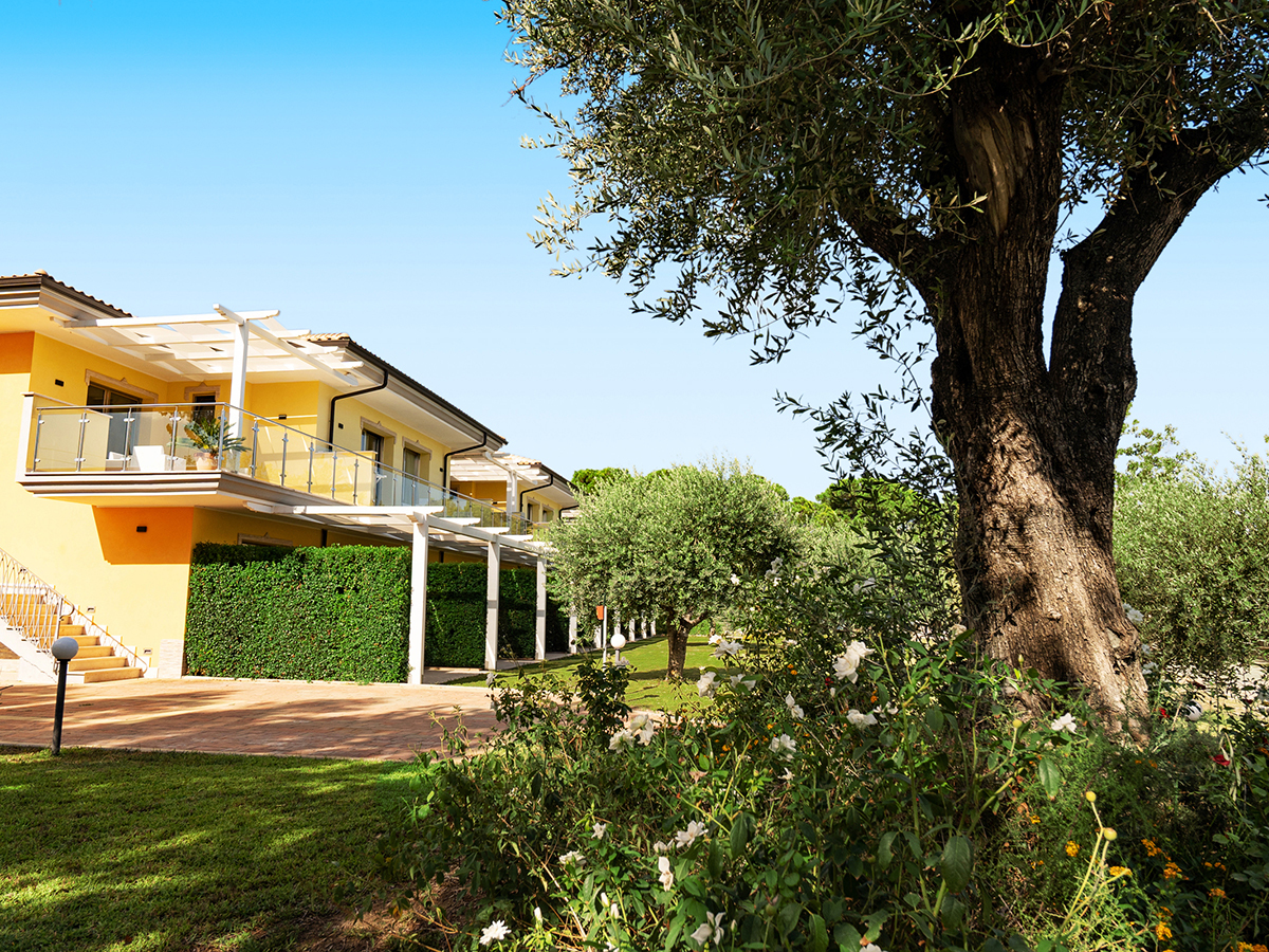 Buche jetzt deinen Traumurlaub im Hotel Baia di Trainiti in  ➝ schon ab 530 €!