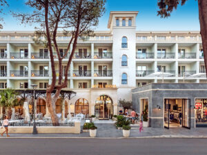 Buche jetzt deinen Traumurlaub im Hotel Budva in  ➝ schon ab 993 €!