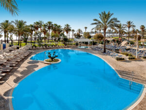 Buche jetzt deinen Traumurlaub im Hotel CM Castell de Mar in  ➝ schon ab 1109 €!