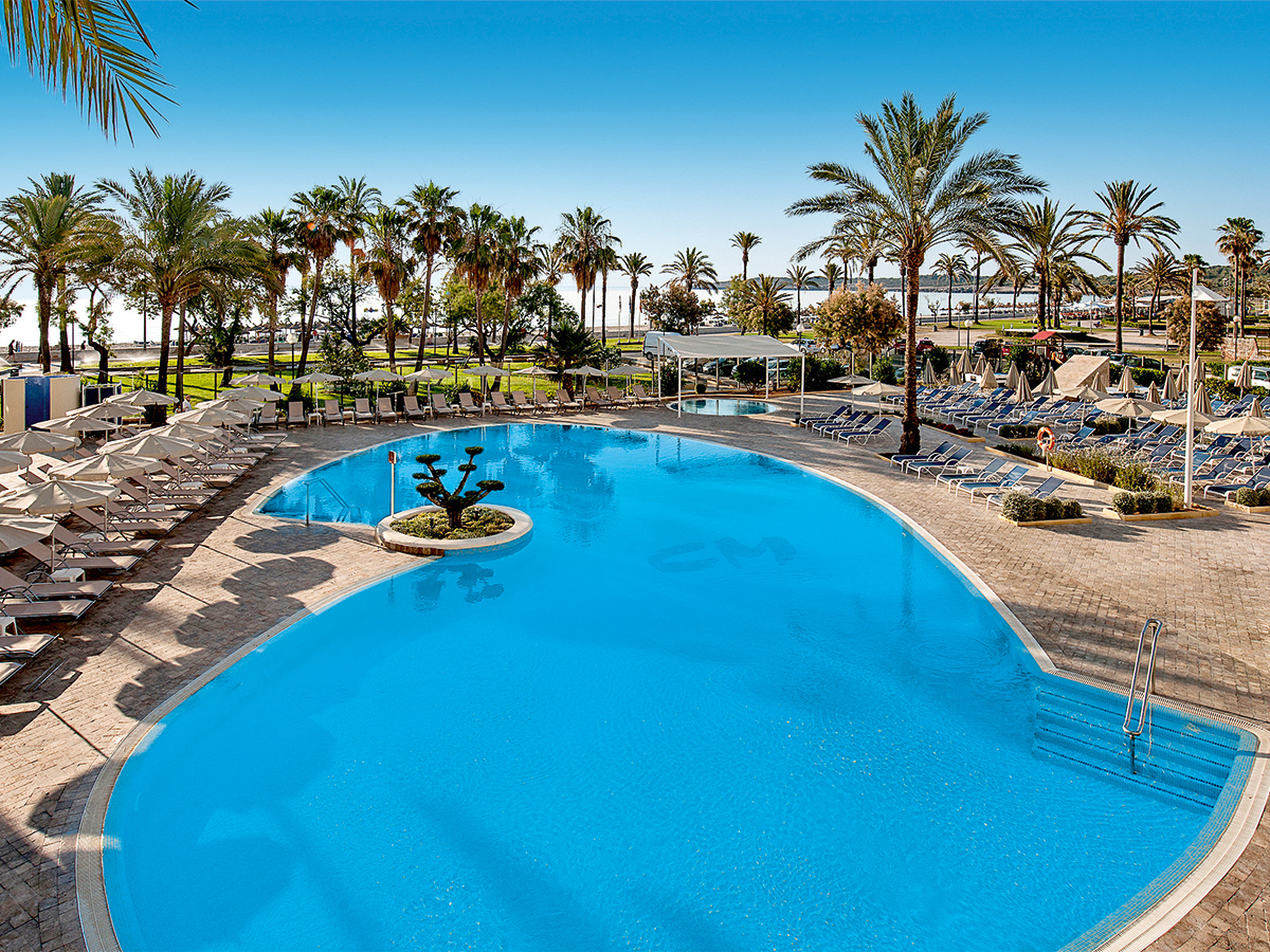 Buche jetzt deinen Traumurlaub im Hotel CM Castell de Mar in  ➝ schon ab 1109 €!