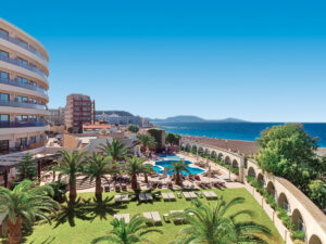 Buche jetzt deinen Traumurlaub im Hotel Cactus in  ➝ schon ab 702 €!