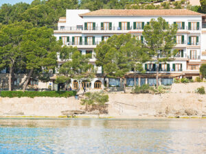 Buche jetzt deinen Traumurlaub im Hotel Cala Fornells in  ➝ schon ab 1045 €!