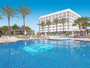 Buche jetzt deinen Traumurlaub im Hotel Cala Millor Garden in  ➝ schon ab 939 €!
