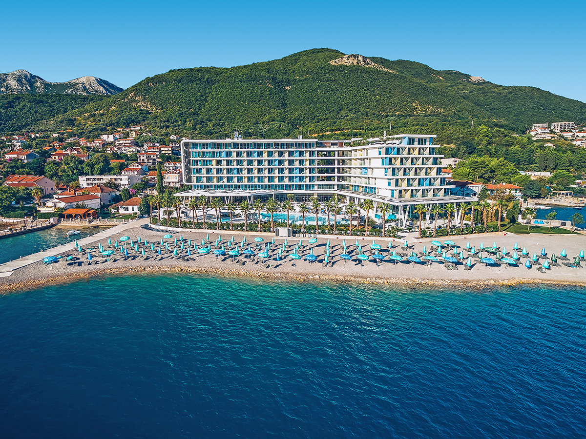 Buche jetzt deinen Traumurlaub im Hotel Carine Kumbor in  ➝ schon ab 836 €!