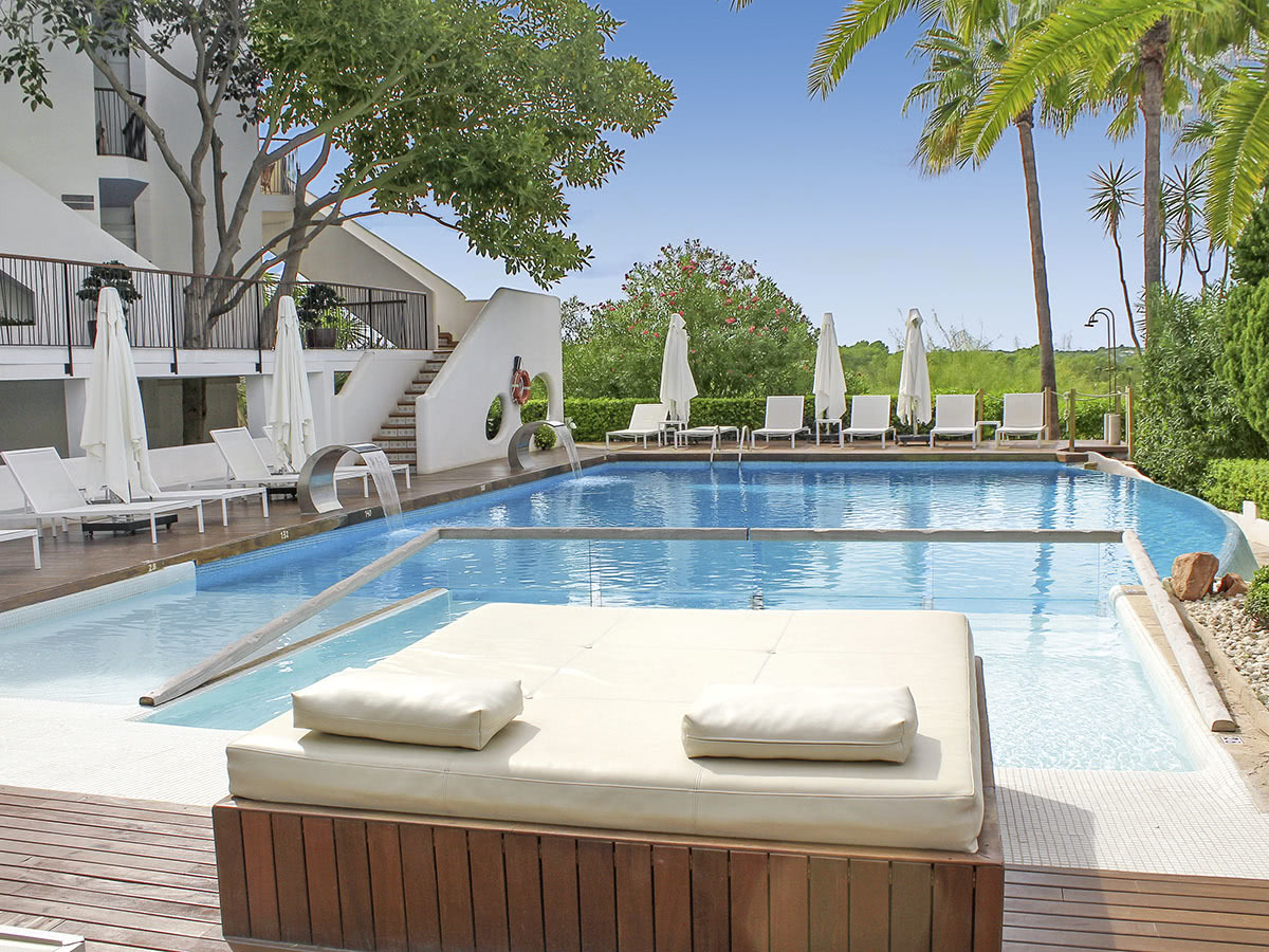 Buche jetzt deinen Traumurlaub im Hotel Castavi in  ➝ schon ab 1265 €!