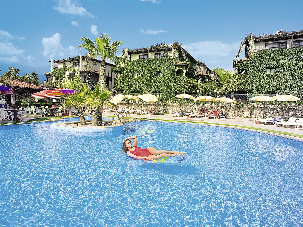 Buche jetzt deinen Traumurlaub im Hotel Club Titan in  ➝ schon ab 665 €!