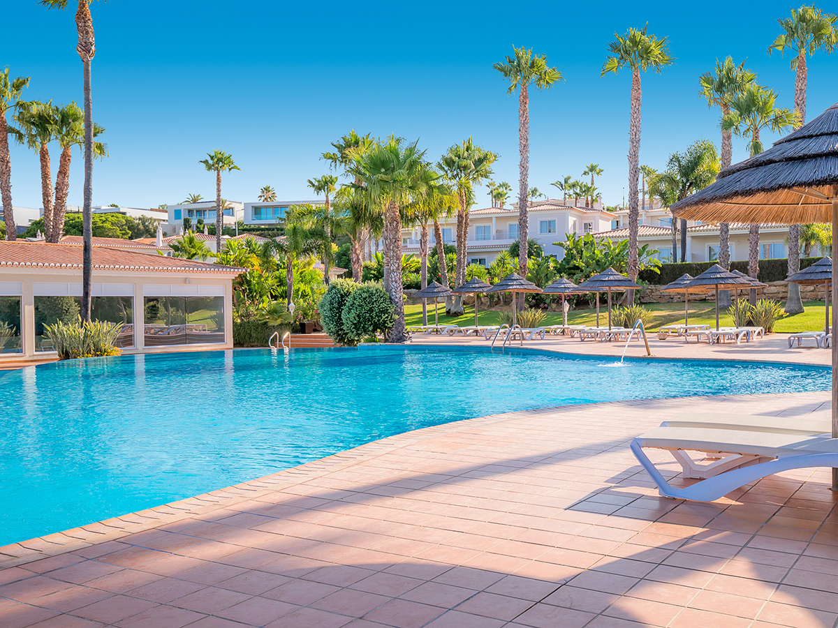 Buche jetzt deinen Traumurlaub im Hotel Clube Porto Mos in  ➝ schon ab 486 €!