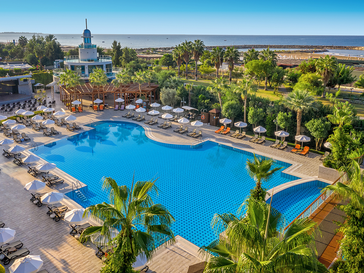 Buche jetzt deinen Traumurlaub im Hotel Commodore Elite Suites & Spa in  ➝ schon ab 647 €!