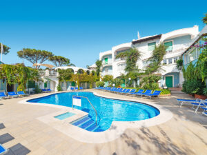 Buche jetzt deinen Traumurlaub im Hotel Continental Ischia in  ➝ schon ab 864 €!