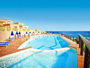 Buche jetzt deinen Traumurlaub im Hotel Costa Paradiso in  ➝ schon ab 821 €!