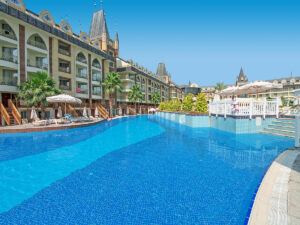 Buche jetzt deinen Traumurlaub im Hotel Crystal Prestige Elite in  ➝ schon ab 1001 €!