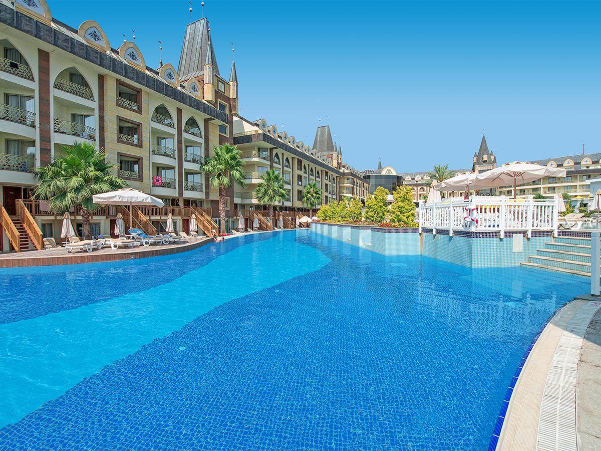 Buche jetzt deinen Traumurlaub im Hotel Crystal Prestige Elite in  ➝ schon ab 1001 €!