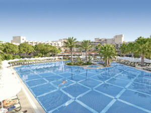 Buche jetzt deinen Traumurlaub im Hotel Crystal TAT Beach in  ➝ schon ab 1096 €!