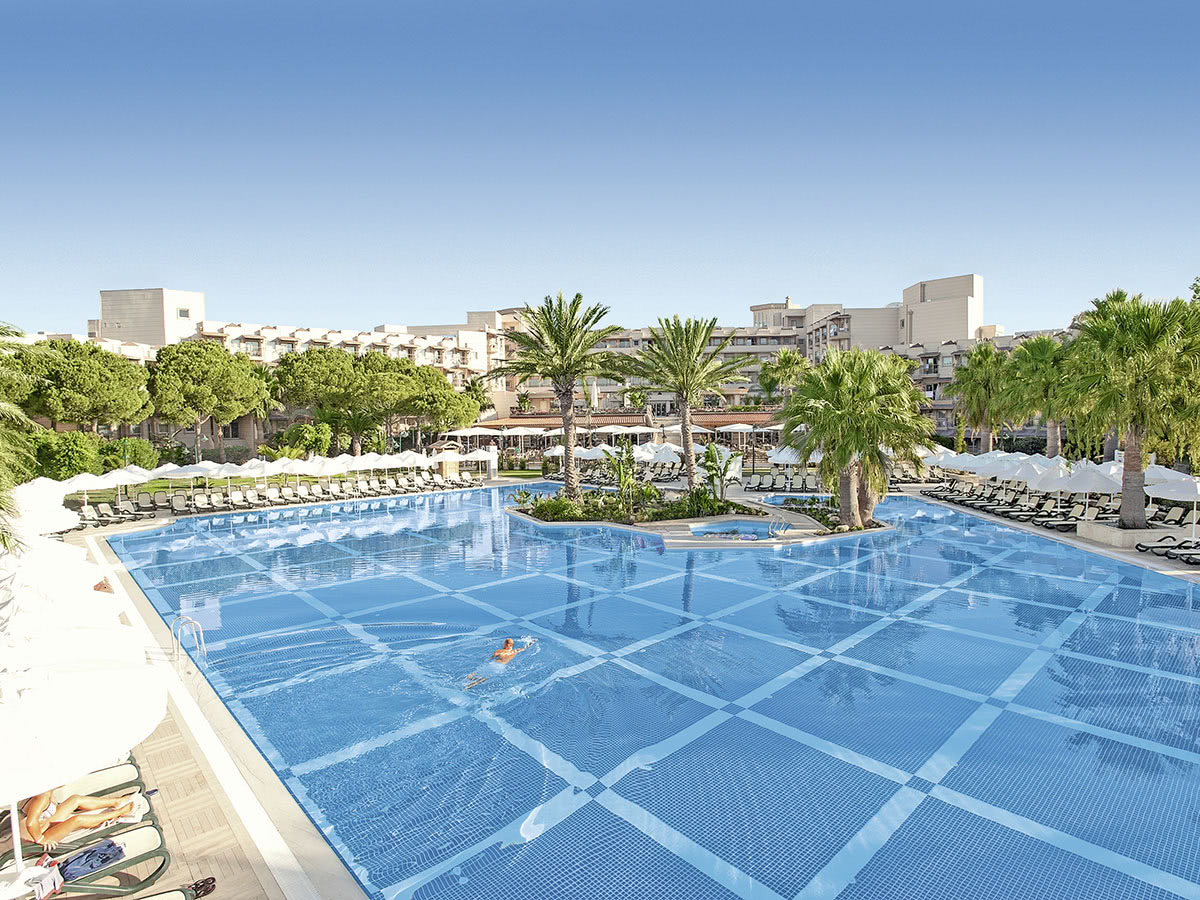 Buche jetzt deinen Traumurlaub im Hotel Crystal TAT Beach in  ➝ schon ab 1096 €!