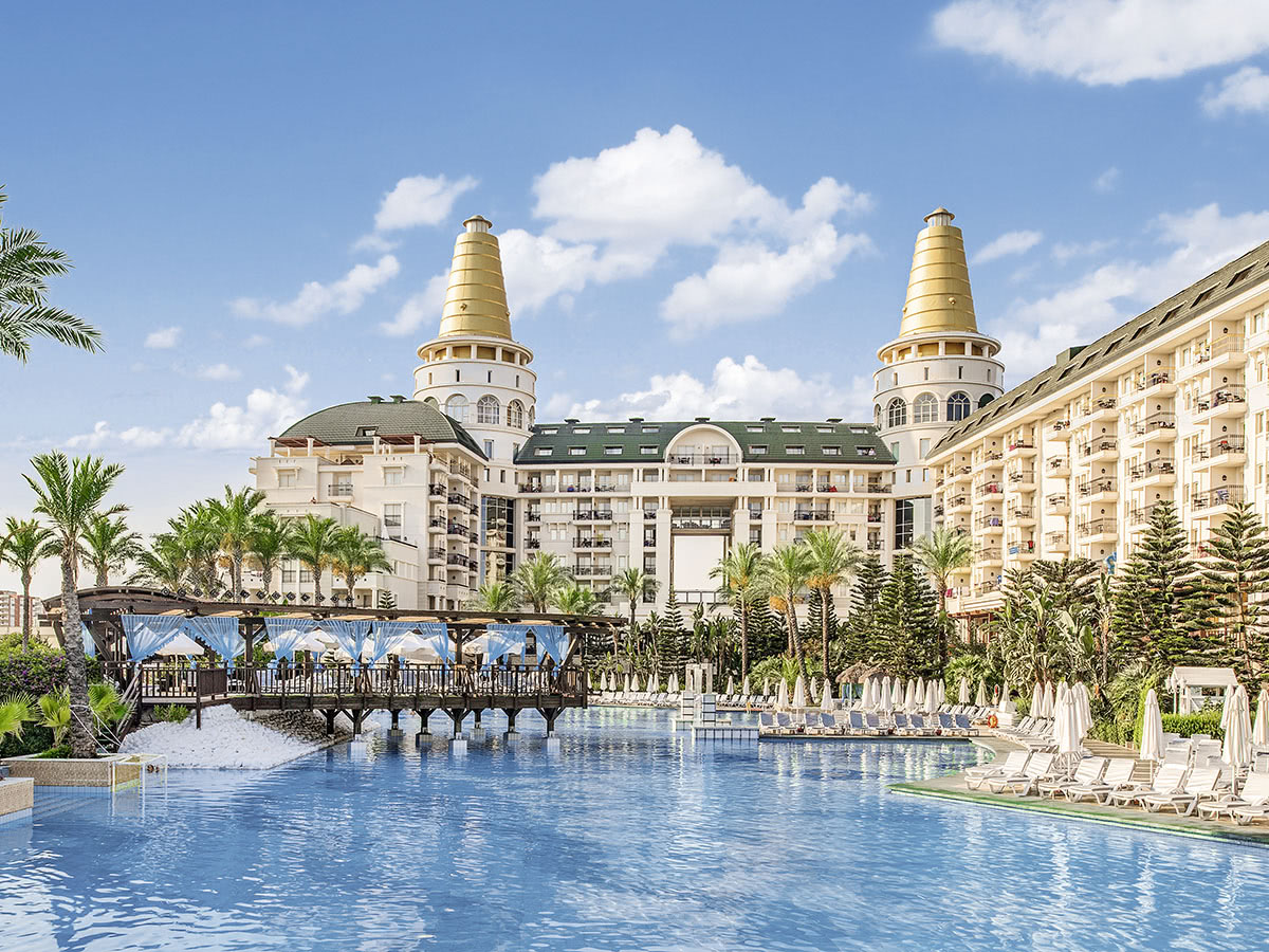 Buche jetzt deinen Traumurlaub im Hotel Delphin Diva in  ➝ schon ab 1437 €!