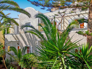 Buche jetzt deinen Traumurlaub im Hotel Dolphins Apartments in  ➝ schon ab 736 €!