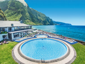 Buche jetzt deinen Traumurlaub im Hotel Estalagem do Mar in  ➝ schon ab 641 €!