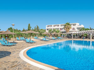 Buche jetzt deinen Traumurlaub im Hotel Evripides Village in  ➝ schon ab 662 €!