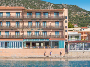 Buche jetzt deinen Traumurlaub im Hotel Flisvos in  ➝ schon ab 759 €!