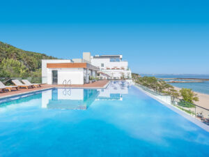 Buche jetzt deinen Traumurlaub im Hotel GRIFID Encanto Beach in  ➝ schon ab 715 €!