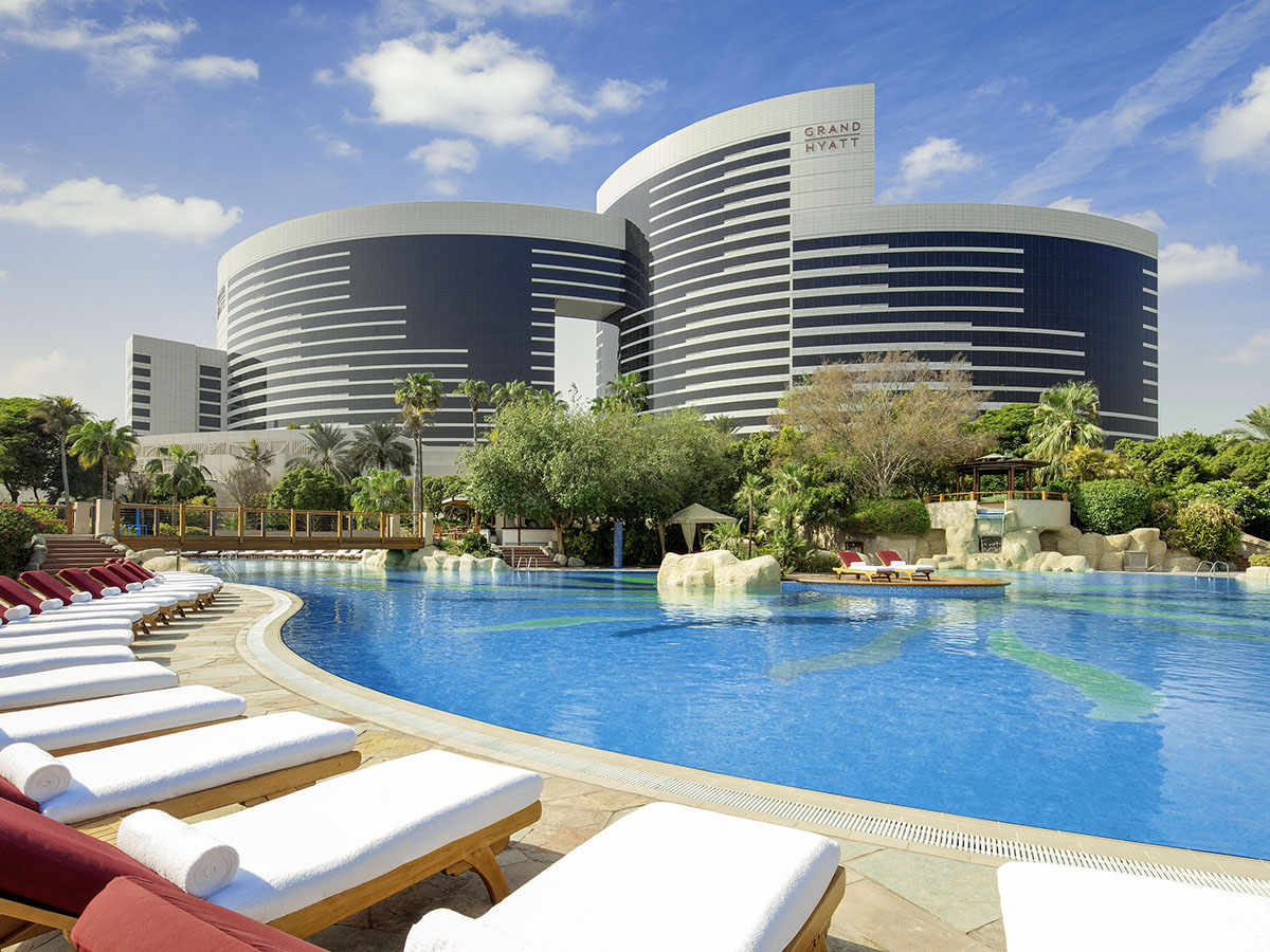 Buche jetzt deinen Traumurlaub im Hotel Grand Hyatt Dubai in  ➝ schon ab 941 €!