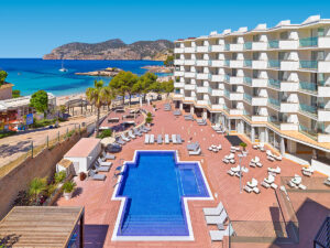 Buche jetzt deinen Traumurlaub im Hotel H10 Blue Mar in  ➝ schon ab 971 €!