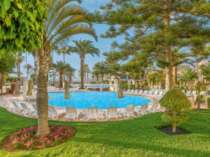 Buche jetzt deinen Traumurlaub im Hotel H10 Las Palmeras in  ➝ schon ab 1183 €!