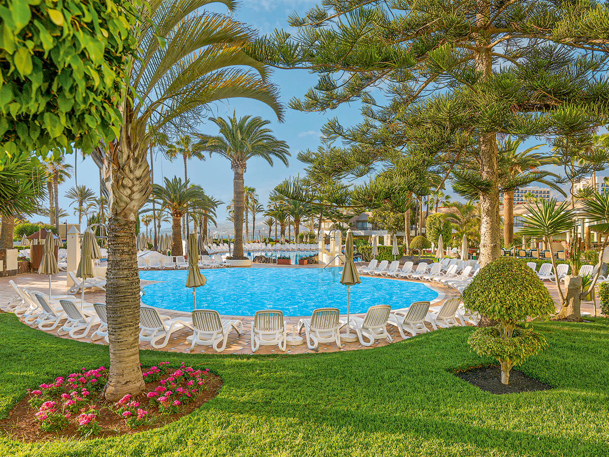 Buche jetzt deinen Traumurlaub im Hotel H10 Las Palmeras in  ➝ schon ab 1183 €!