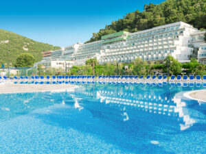 Buche jetzt deinen Traumurlaub im Hotel Hedera in  ➝ schon ab 653 €!