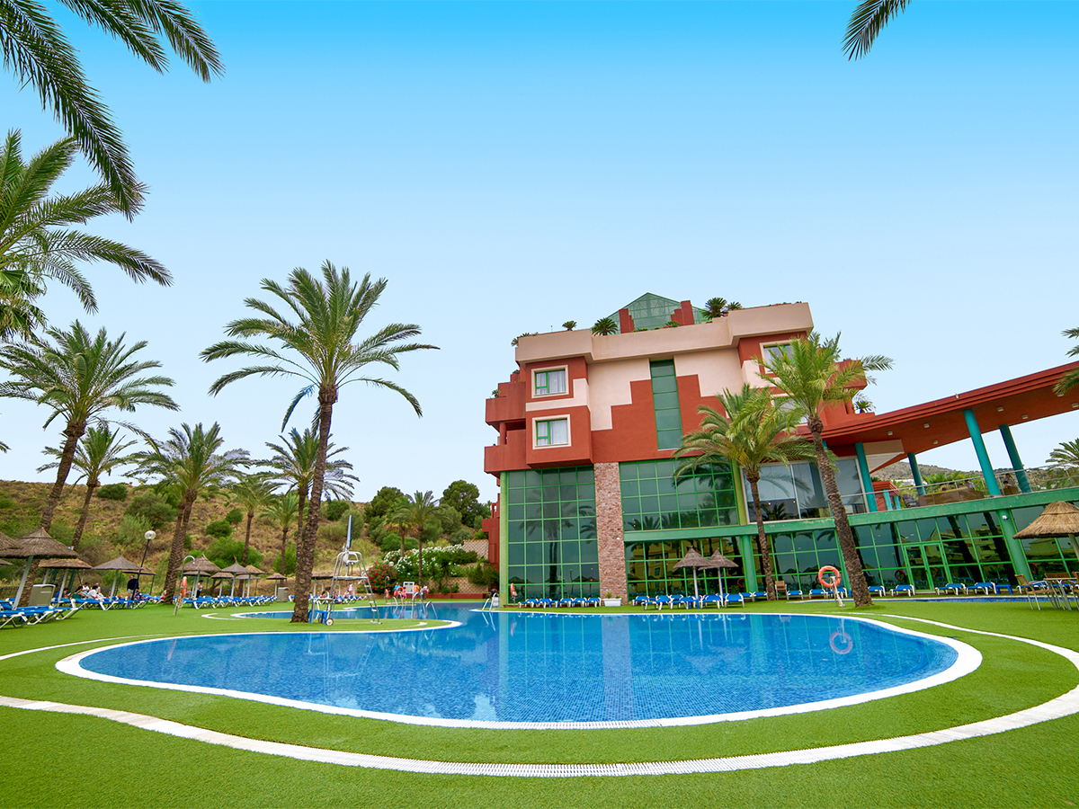 Buche jetzt deinen Traumurlaub im Hotel Holiday World Resort RIWO in  ➝ schon ab 720 €!