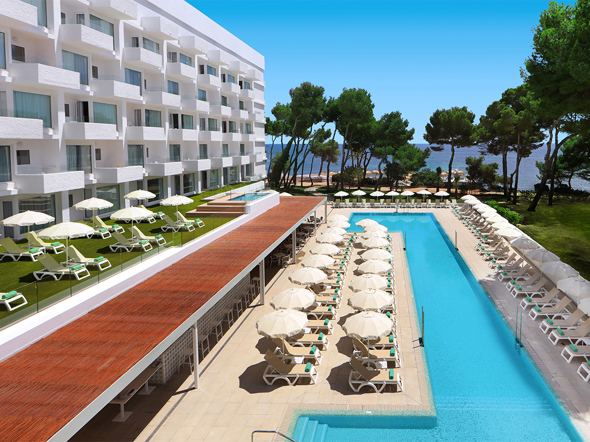 Buche jetzt deinen Traumurlaub im Hotel Iberostar Selection Santa Eulalia in  ➝ schon ab 1437 €!