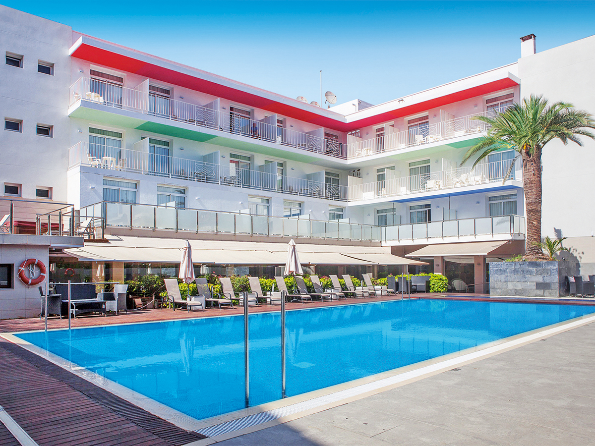 Buche jetzt deinen Traumurlaub im Hotel Ibersol Antemare in  ➝ schon ab 780 €!