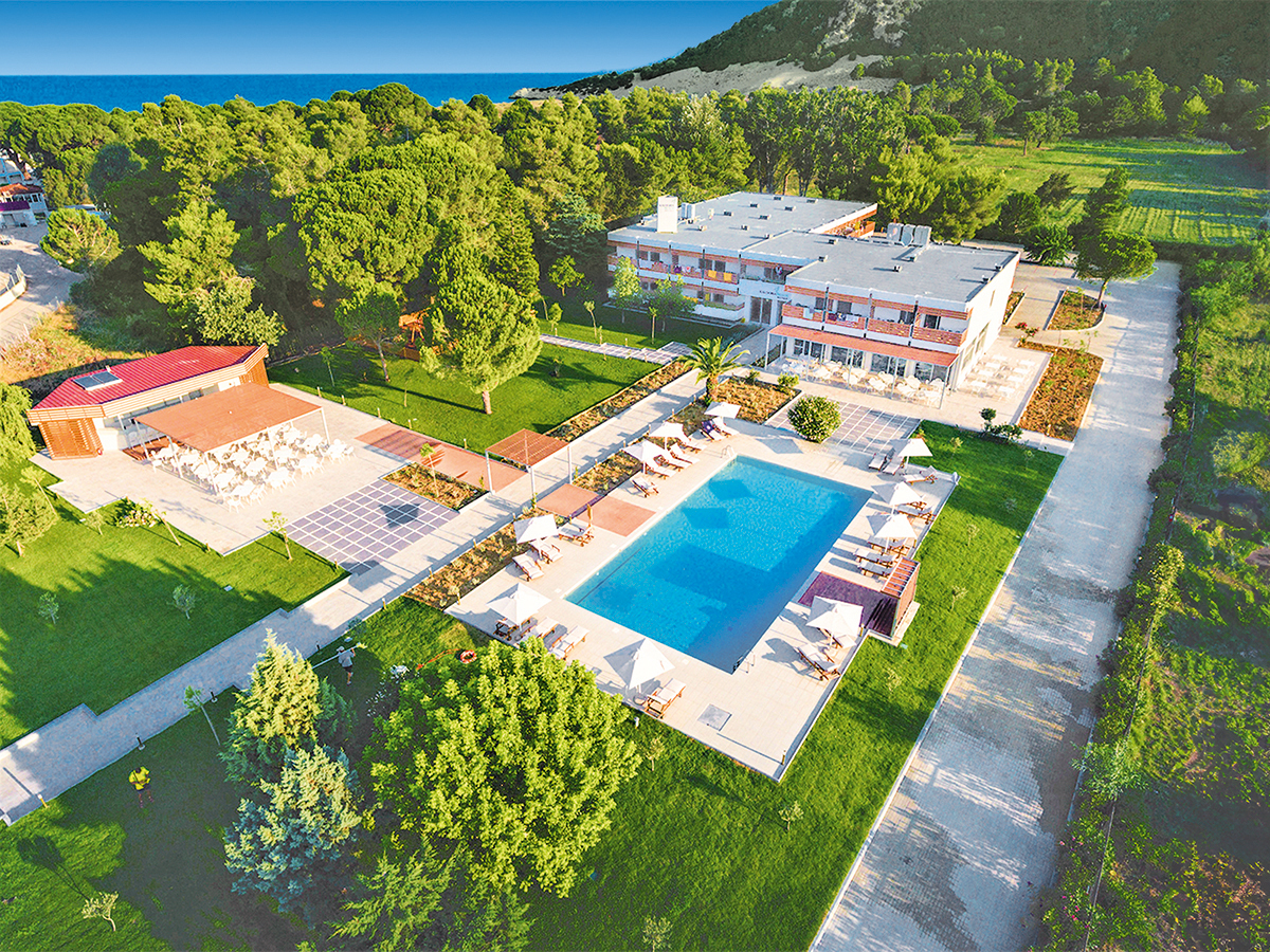 Buche jetzt deinen Traumurlaub im Hotel Kalogria Beach in  ➝ schon ab 927 €!