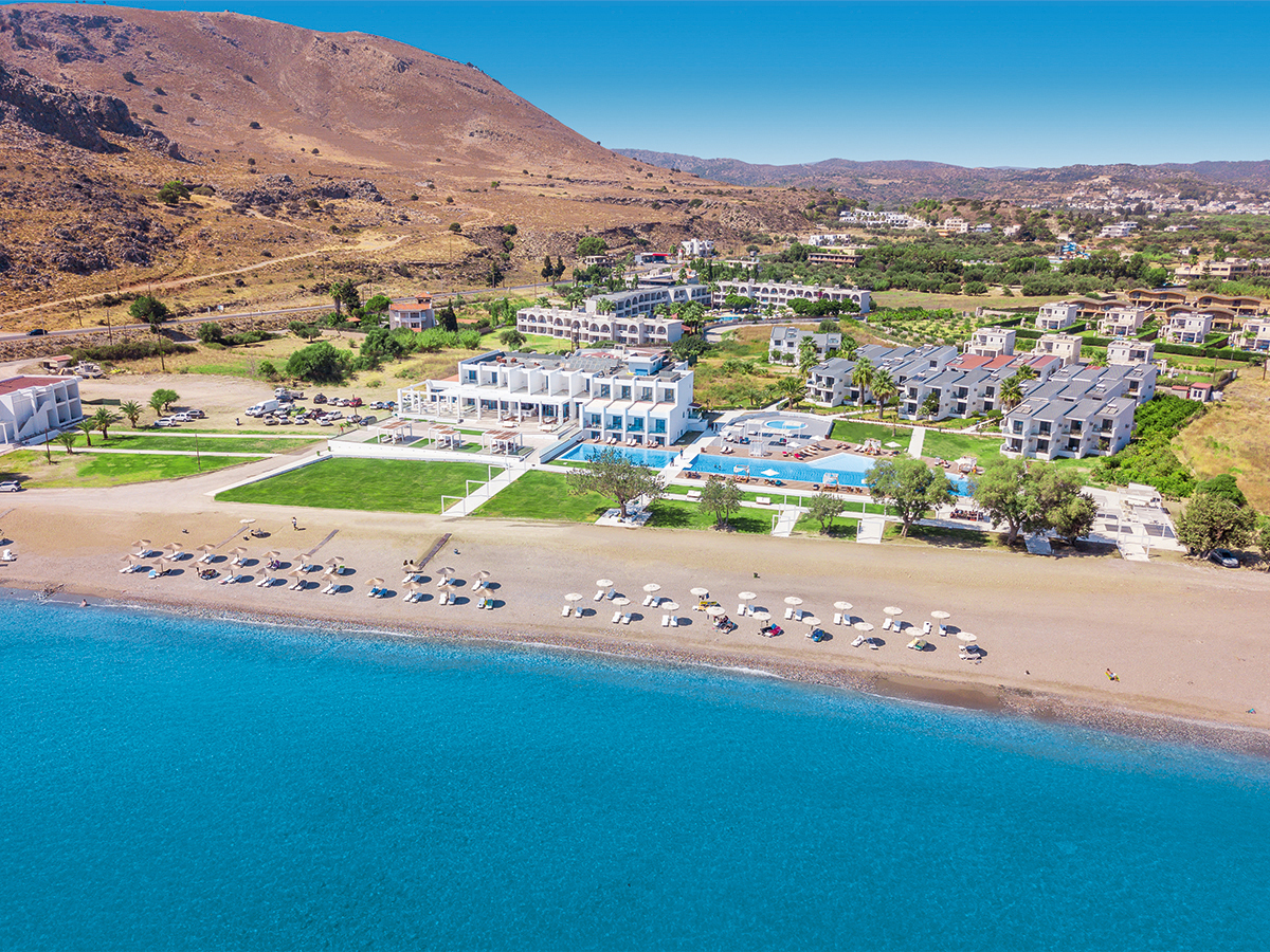 Buche jetzt deinen Traumurlaub im Hotel Kamari Plus in  ➝ schon ab 1009 €!