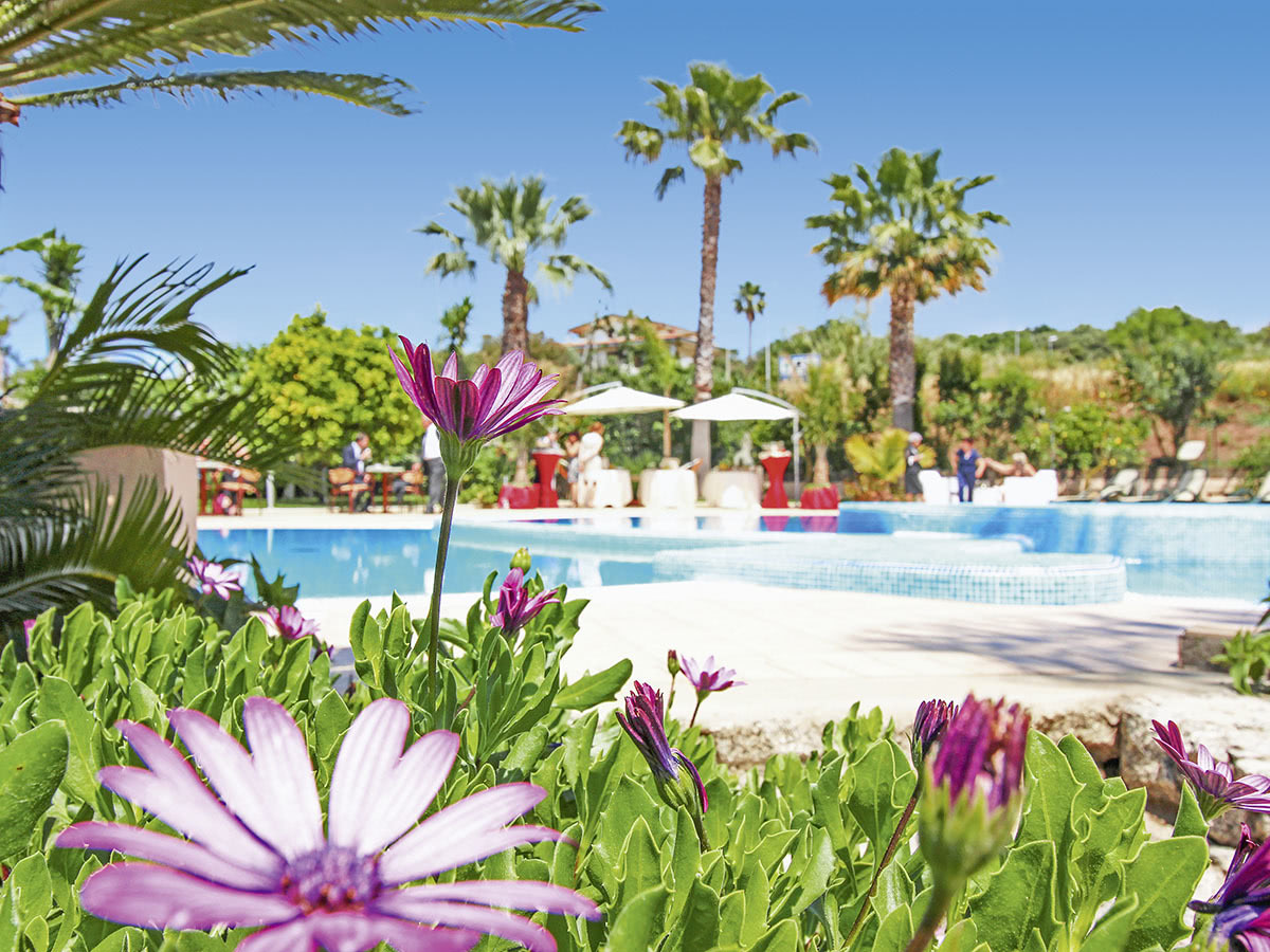 Buche jetzt deinen Traumurlaub im Hotel La Bussola in  ➝ schon ab 559 €!