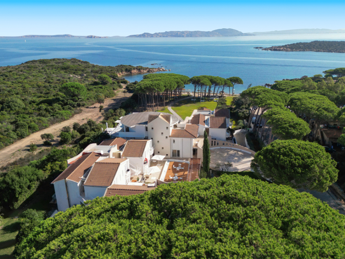 Buche jetzt deinen Traumurlaub im Hotel La Coluccia in  ➝ schon ab 1726 €!