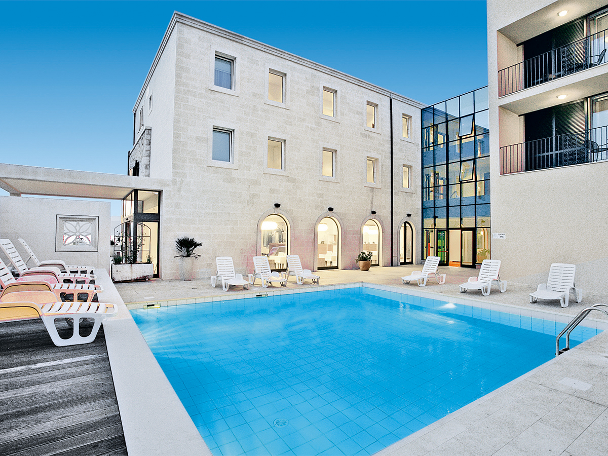 Buche jetzt deinen Traumurlaub im Hotel Lipa in  ➝ schon ab 632 €!