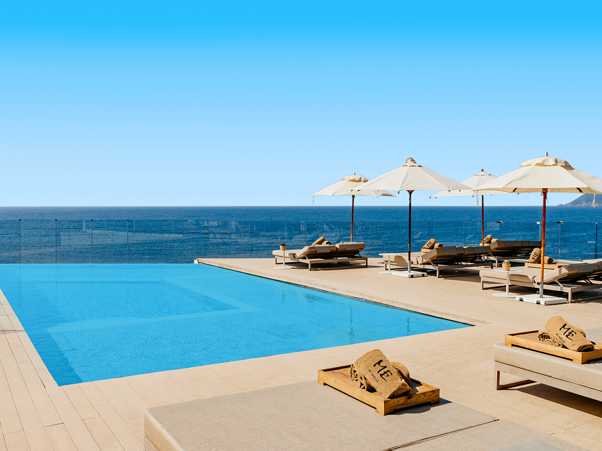 Buche jetzt deinen Traumurlaub im Hotel ME Ibiza in  ➝ schon ab 1546 €!