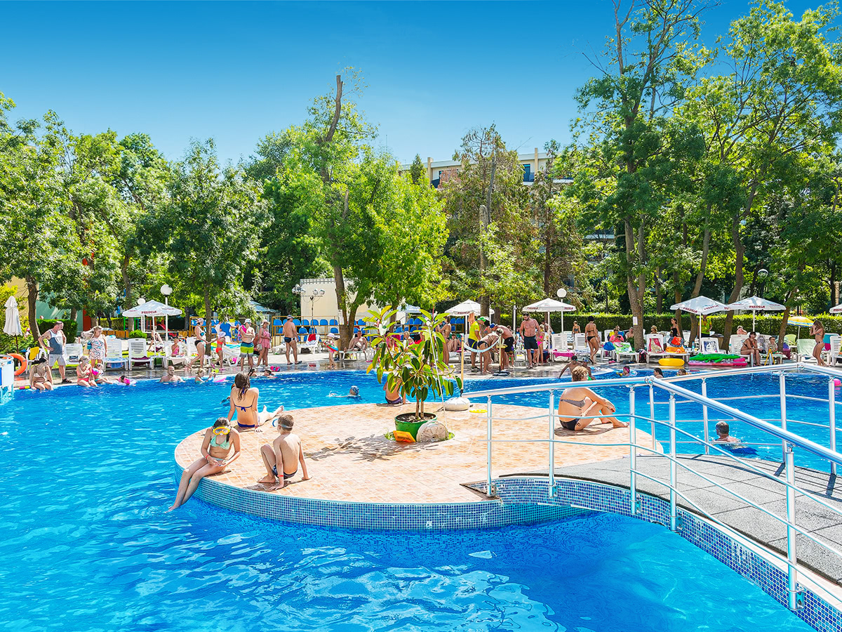 Buche jetzt deinen Traumurlaub im Hotel MPM KalinaGarden in  ➝ schon ab 751 €!