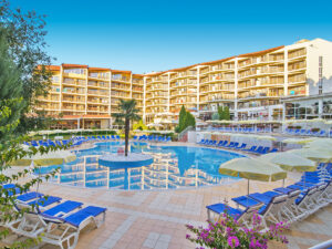 Buche jetzt deinen Traumurlaub im Hotel Madara Park in  ➝ schon ab 602 €!