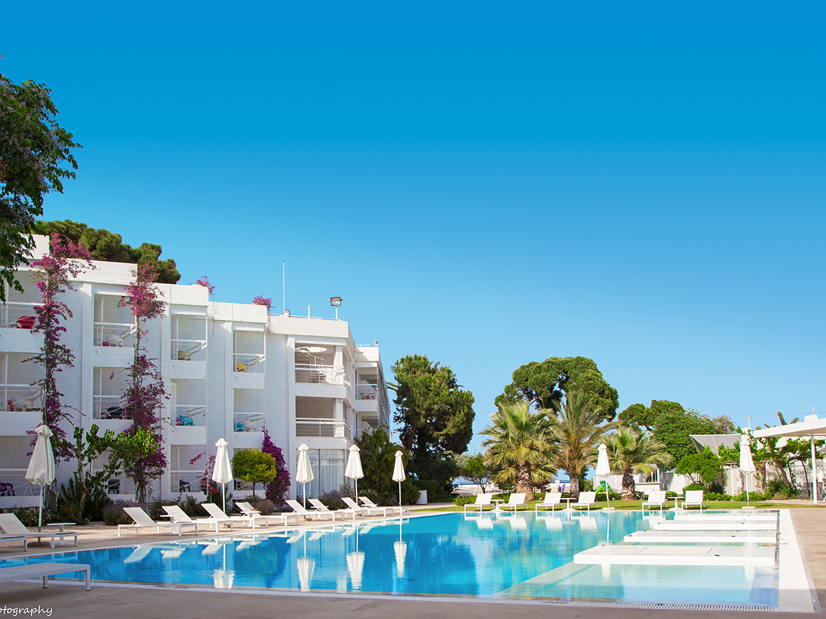 Buche jetzt deinen Traumurlaub im Hotel Marathon Beach Resort in  ➝ schon ab 740 €!