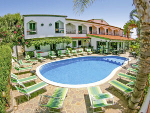 Buche jetzt deinen Traumurlaub im Hotel Marinella in  ➝ schon ab 576 €!