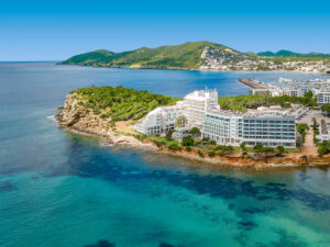 Buche jetzt deinen Traumurlaub im Hotel Melia Ibiza in  ➝ schon ab 1590 €!