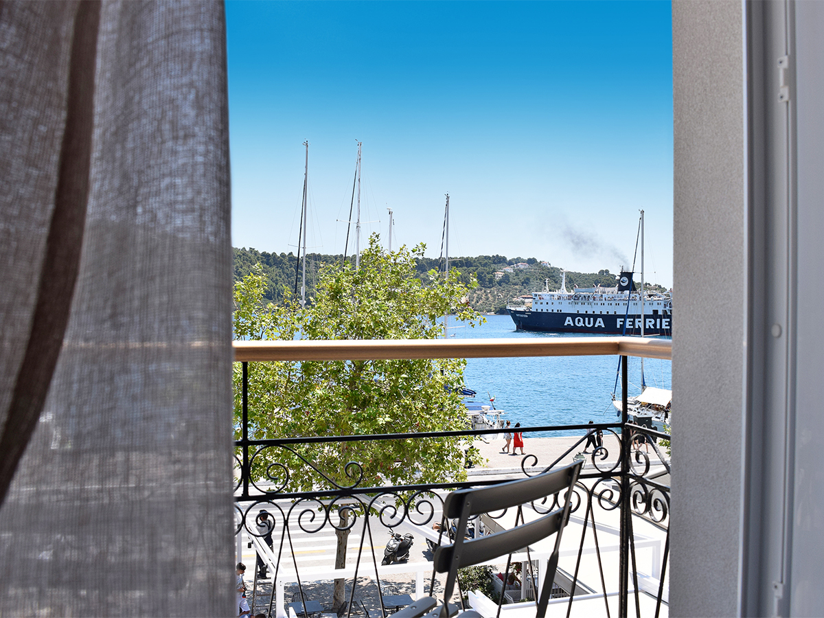 Buche jetzt deinen Traumurlaub im Hotel Meltemi in  ➝ schon ab 875 €!