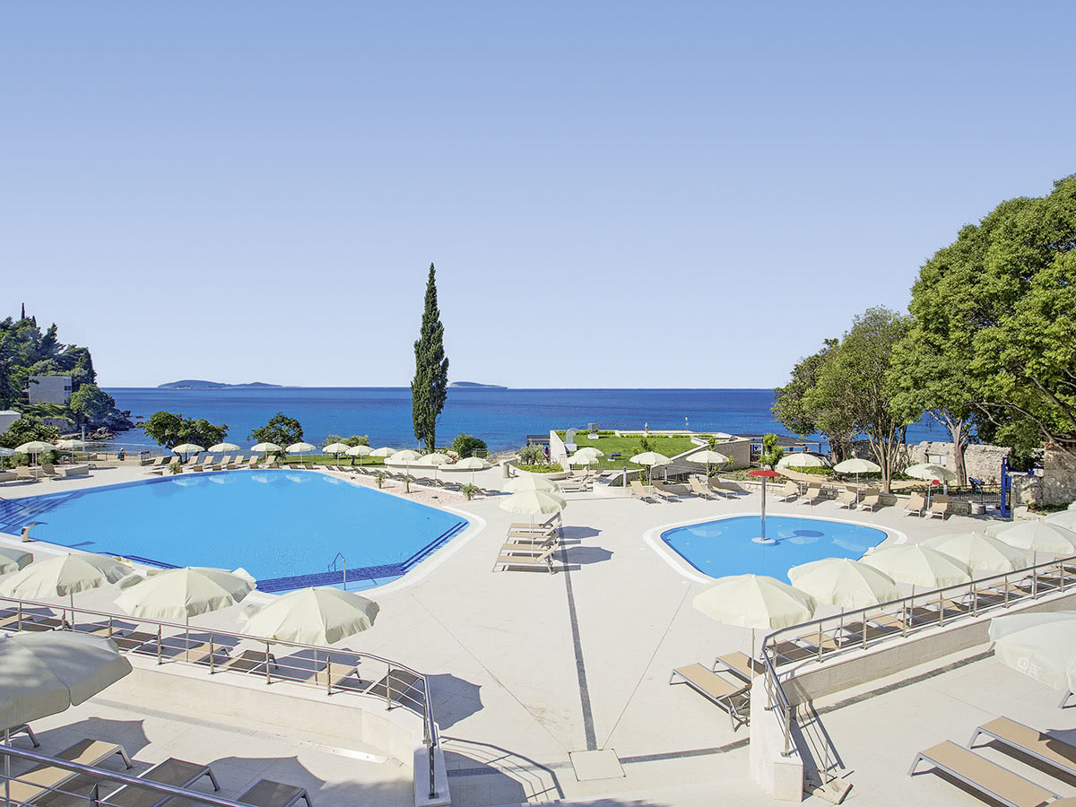 Buche jetzt deinen Traumurlaub im Hotel Mlini in  ➝ schon ab 1084 €!