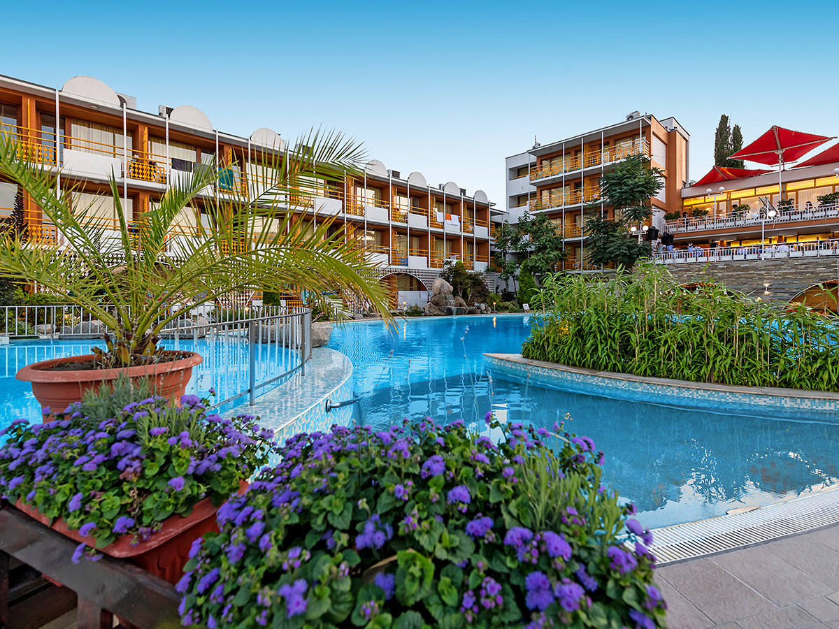 Buche jetzt deinen Traumurlaub im Hotel Nessebar Beach in  ➝ schon ab 592 €!